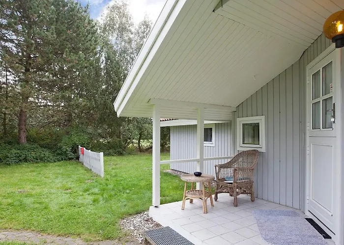 8 Person In Rodby-by Traum Kramnitse