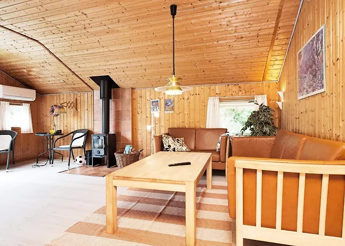 8 Person In Rodby-by Traum